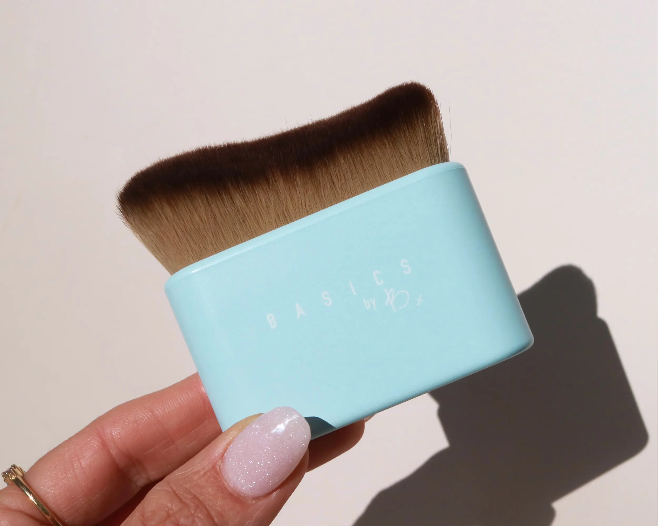 Basics By B Body Glow Brush – Flawless Mess-Free Application Tool for Smooth Even Streak-Free Radiance, Soft Densely Packed Bristles, Vegan & Cruelty-Free