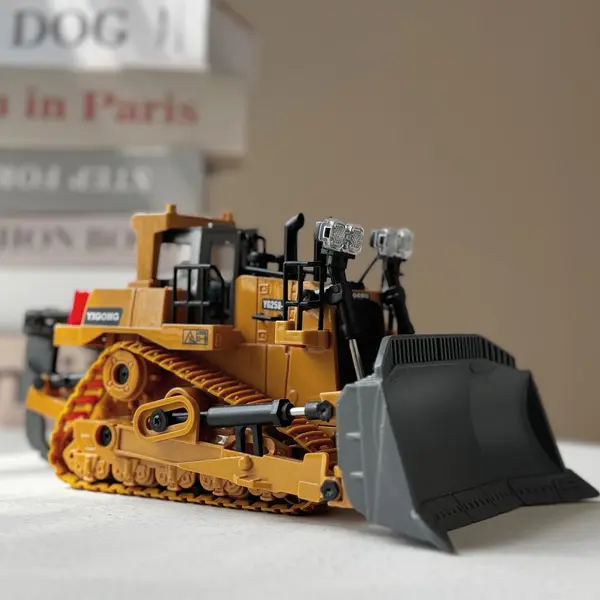 9 Channels Remote Control Bulldozer, 2.4Ghz RC Construction Vehicle Truck Toys With Alloy Metal Cap, Light.sound, Rechargeable 1 Battery For Boys And Girls Halloween Thanksgiving Christmas Gift