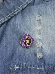 Elegant Cute Purple Flower Design Enamel Pin, Chic Alloy Brooch for Denim Jackets & Shirts, Fashion Accessories for Women & Men