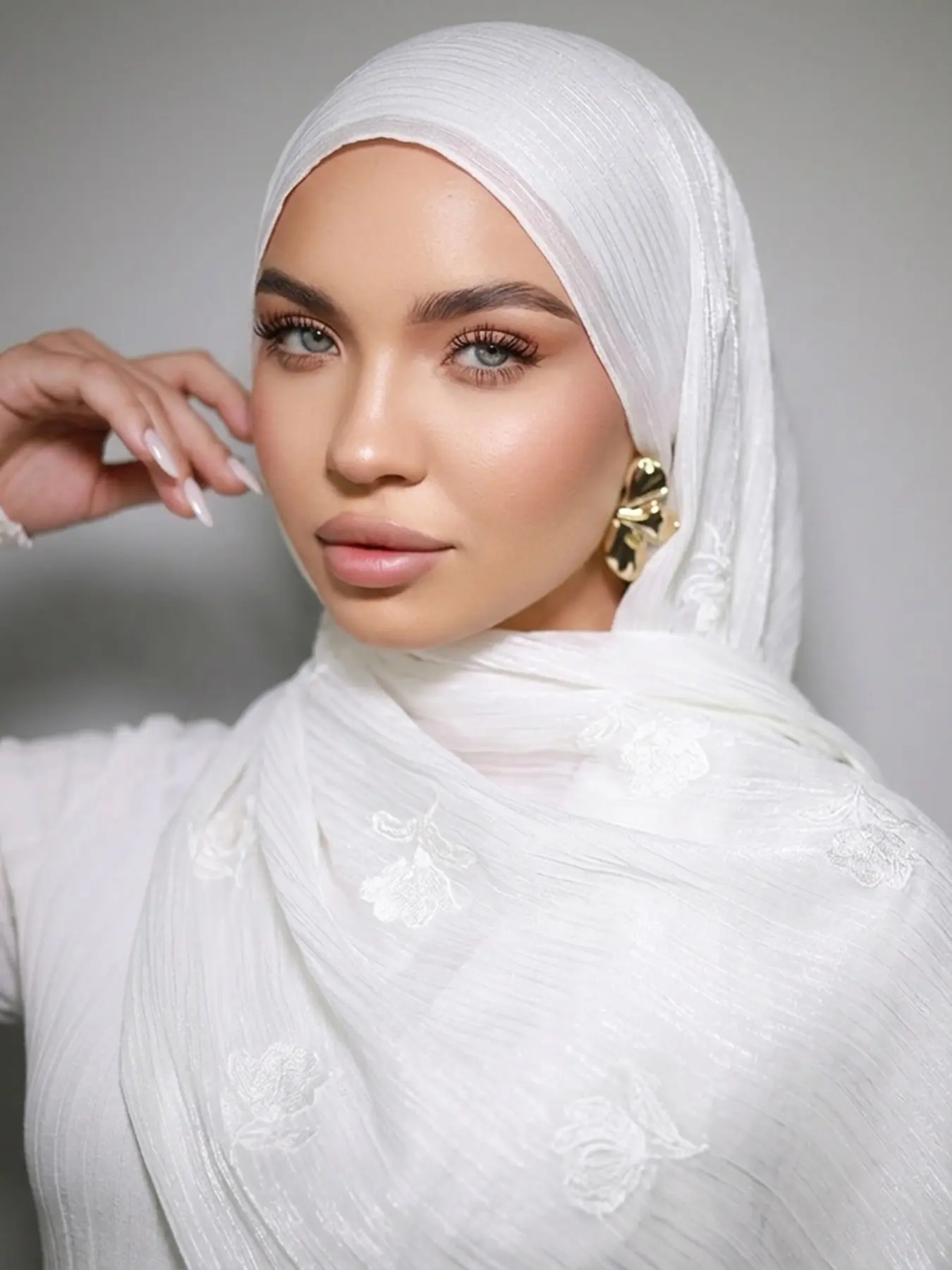 Rose Embroidered Crinkle Hijab, Elegant Multi-Use Shawl, Breathable Chiffon Scarf, Daily Commute Decorative Wrap, Versatile Fashion Accessory