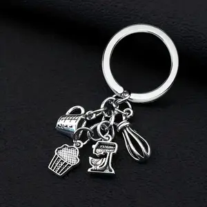 Stylish Chef's Gift Set - Durable Alloy Keychain with Cake Mixer & Measuring Cup Design for Men