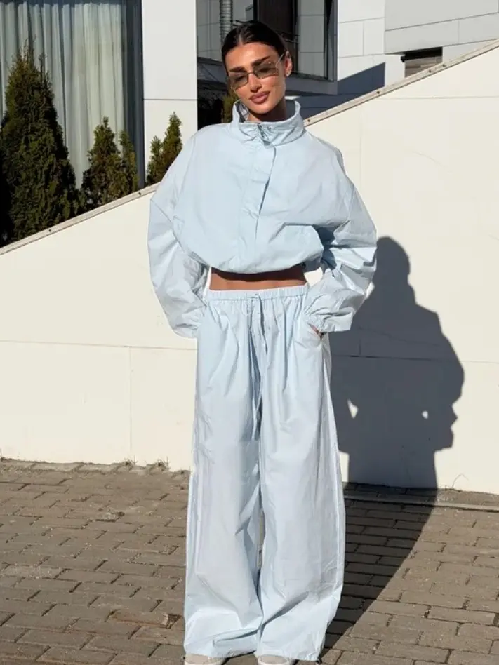 Women's 2-Piece Solid Tracksuit Outfit - Soft Long Sleeve Full-Zip Cropped Top and Streetwear Style Wide-Leg Sweatpants Coordinated Set