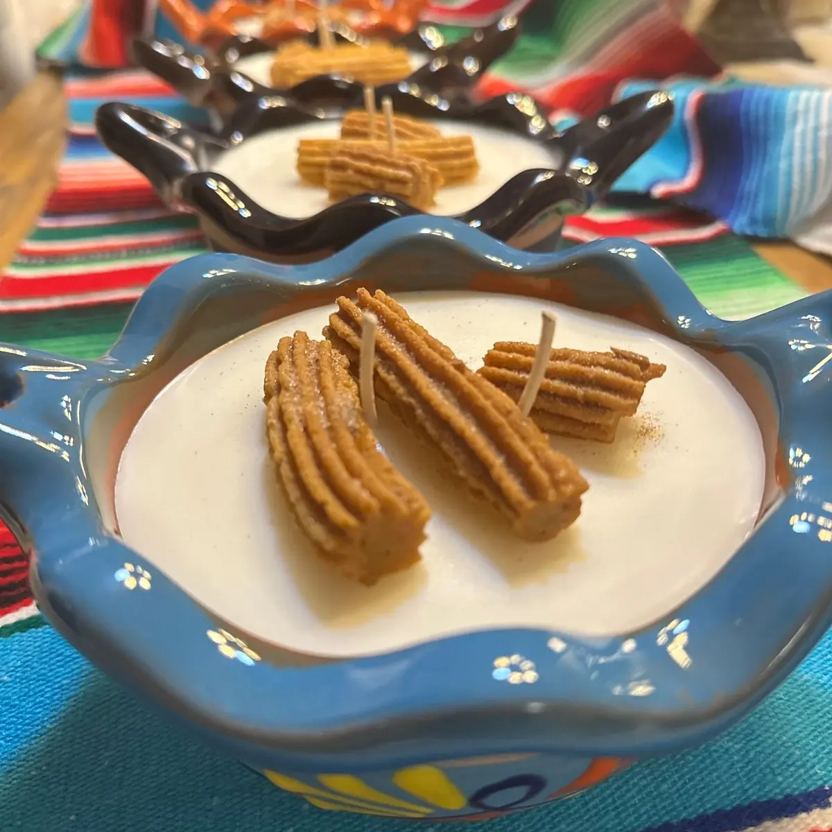 18oz Hand-Poured Soy Wax Cazuelita Scented Candle - Hand-Painted, Traditional Churro Aroma, Generous Size, Long-Lasting Home Decor Freshener for Mexican Culture Lovers, Churro Lovers, Decoration