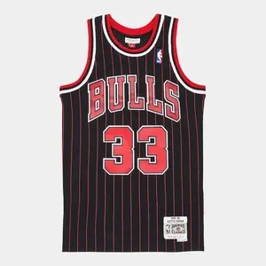 Mitchell & Ness 1995-96 Scottie Pippen Chicago Bulls Swingman Jersey