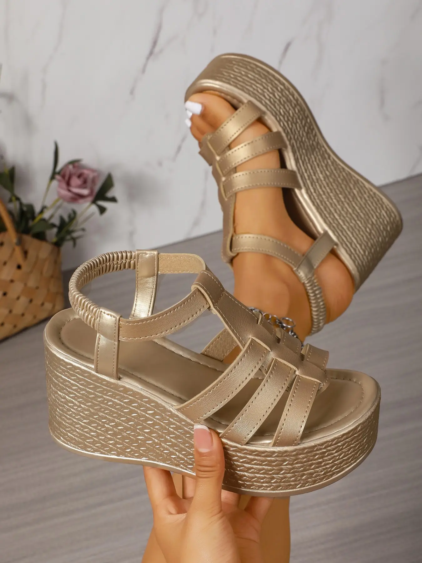 Vintage Roman style thick soled sandals for women, with an elegant raised waterproof platform, suitable for various outfits such as summer commuting and outdoor activities, Open Toe Platform