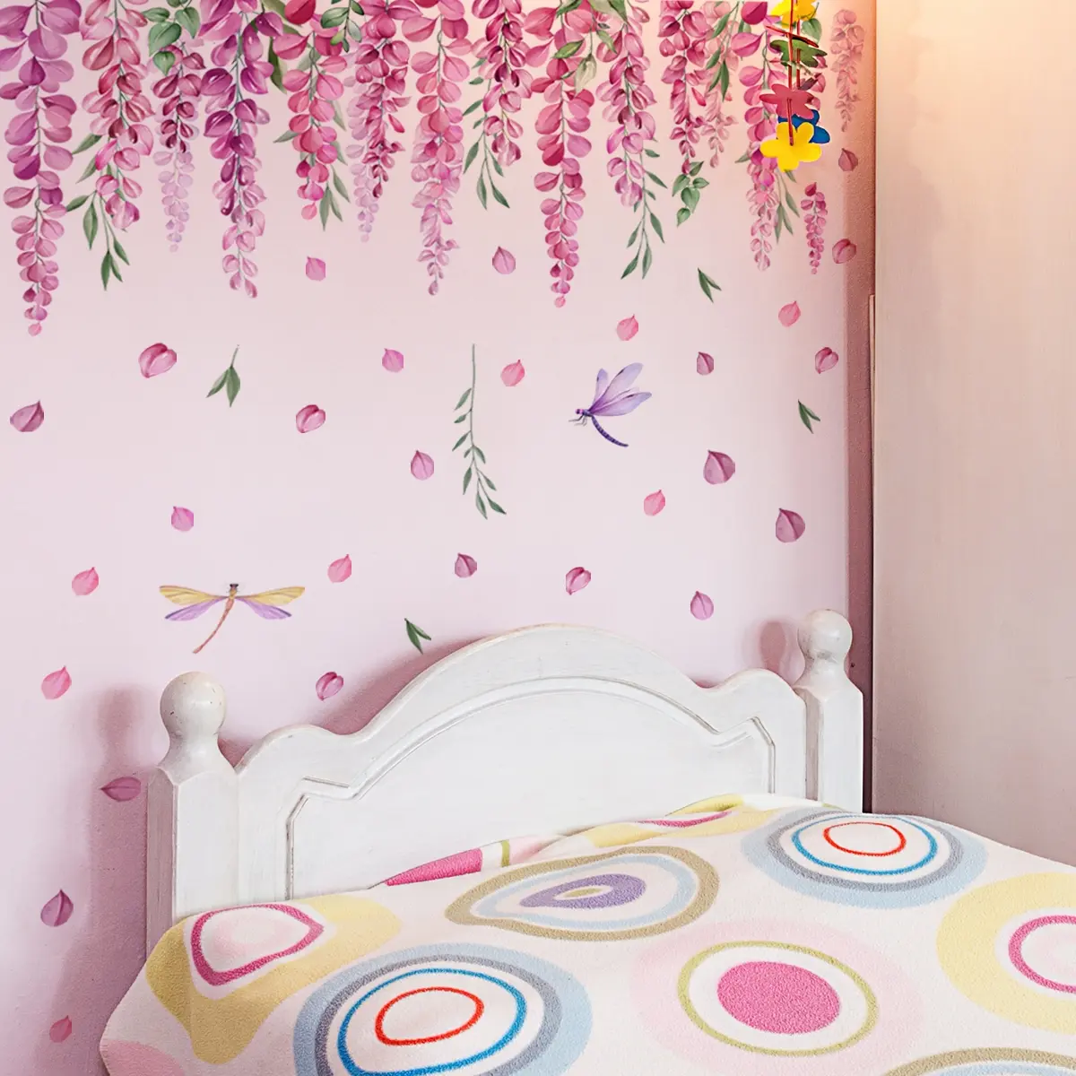 A new style of plant and flower violet vine Decorative Wall Sticker with dragonflies, suitable for decorating living rooms, bedrooms, and cabinets, available for wholesale, Decoration Items
