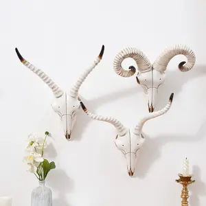 Nordic Viking Animal Skull Wall Mounted Decor, Sculptural Decor, Skeleton Design, Resin Sheep Head Bone Hanging Ornament, Home Bar Restaurant Party Photography Prop, Wall Mounted Decoration, Interior Wall Decor, Decorative Hanging Piece
