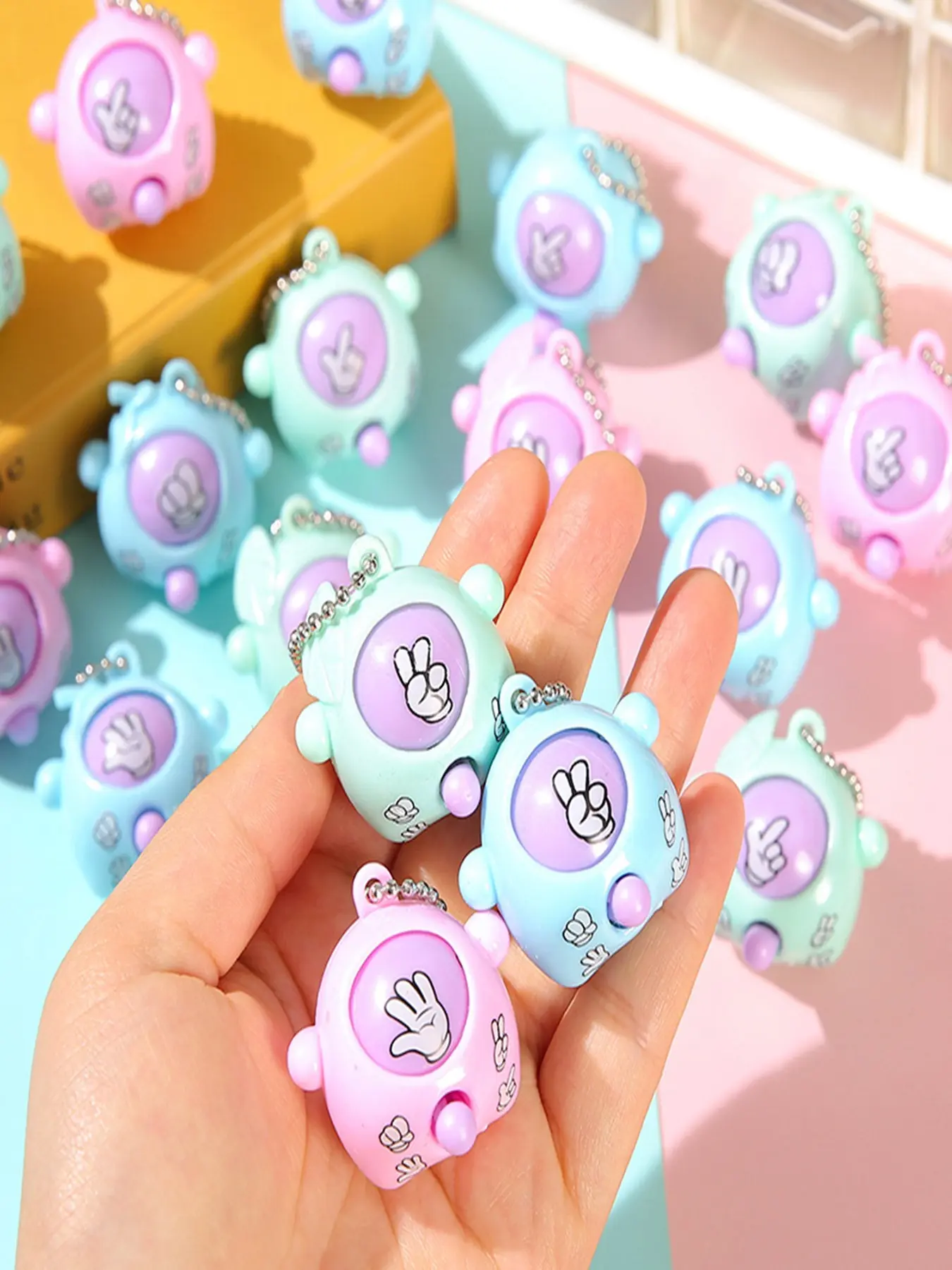 6pcs Rock Paper Scissors Keychains for Kids, Plastic Interactive Finger Games Pendants, Birthday Party Gifts, Classroom Prizes, Christmas & Halloween Presents