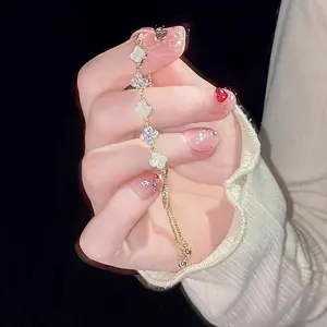 Korean Style Pearl Clover Bracelet for Women – Dainty Mother of Pearl Flower Beaded Jewelry, Adjustable Cute Luxury Wristband Gift