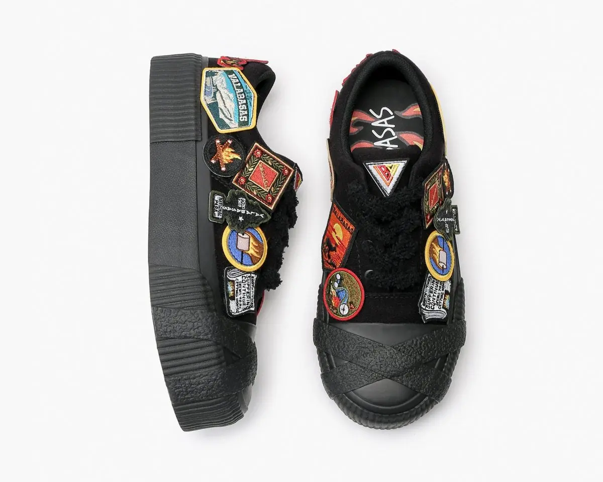 Men's Platform Sneaker, Casual Low-Top Trainer with Embroidered Patch Detailing and a Twisted Rubber Overlay, Patches Black, Streetwear Outfits
