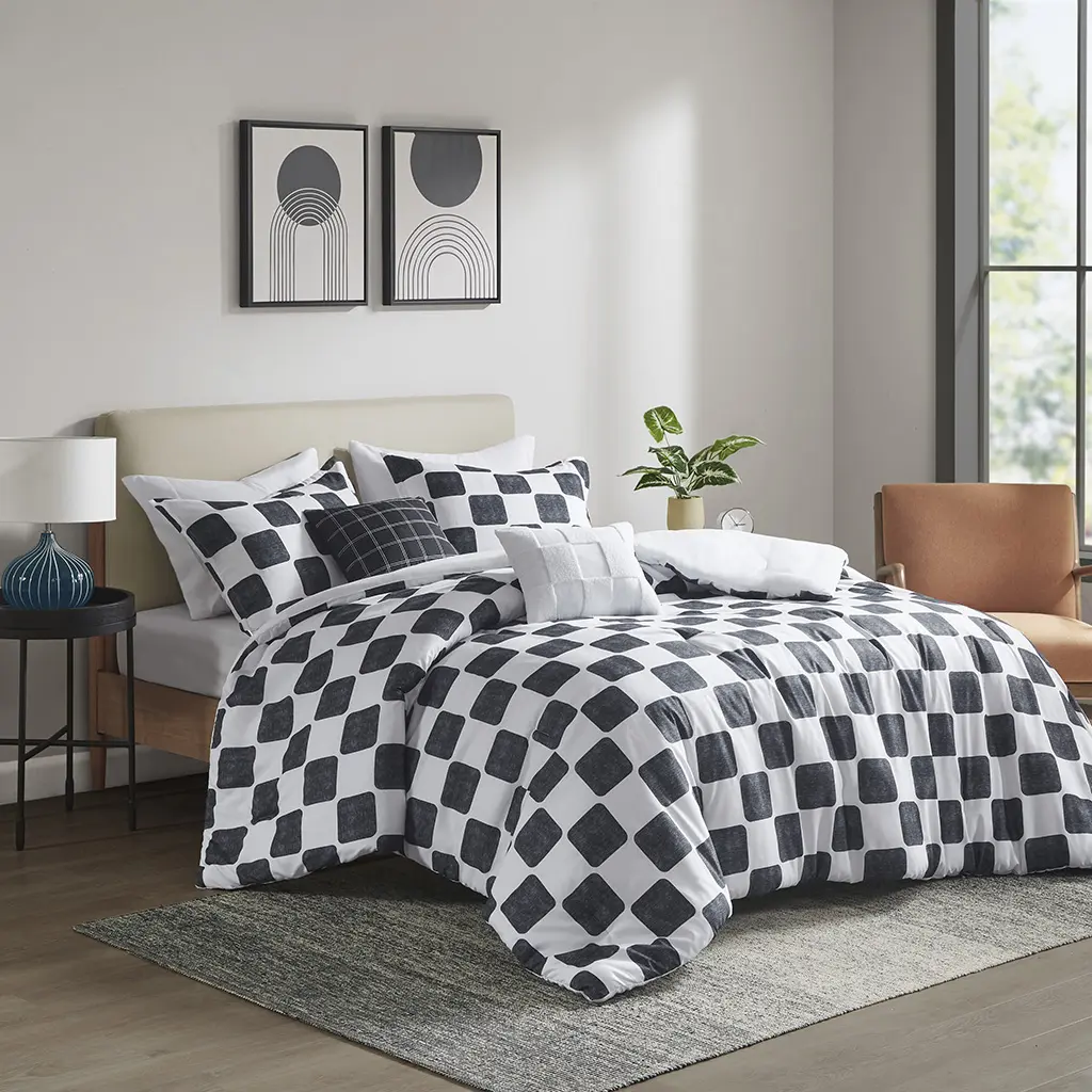 Intelligent Design Miley Checkered Decorative Bedding Set - Black and White Split Pattern, Modern Minimalist Neutral Style, Comforter Bed Sets for Bedroom Decor