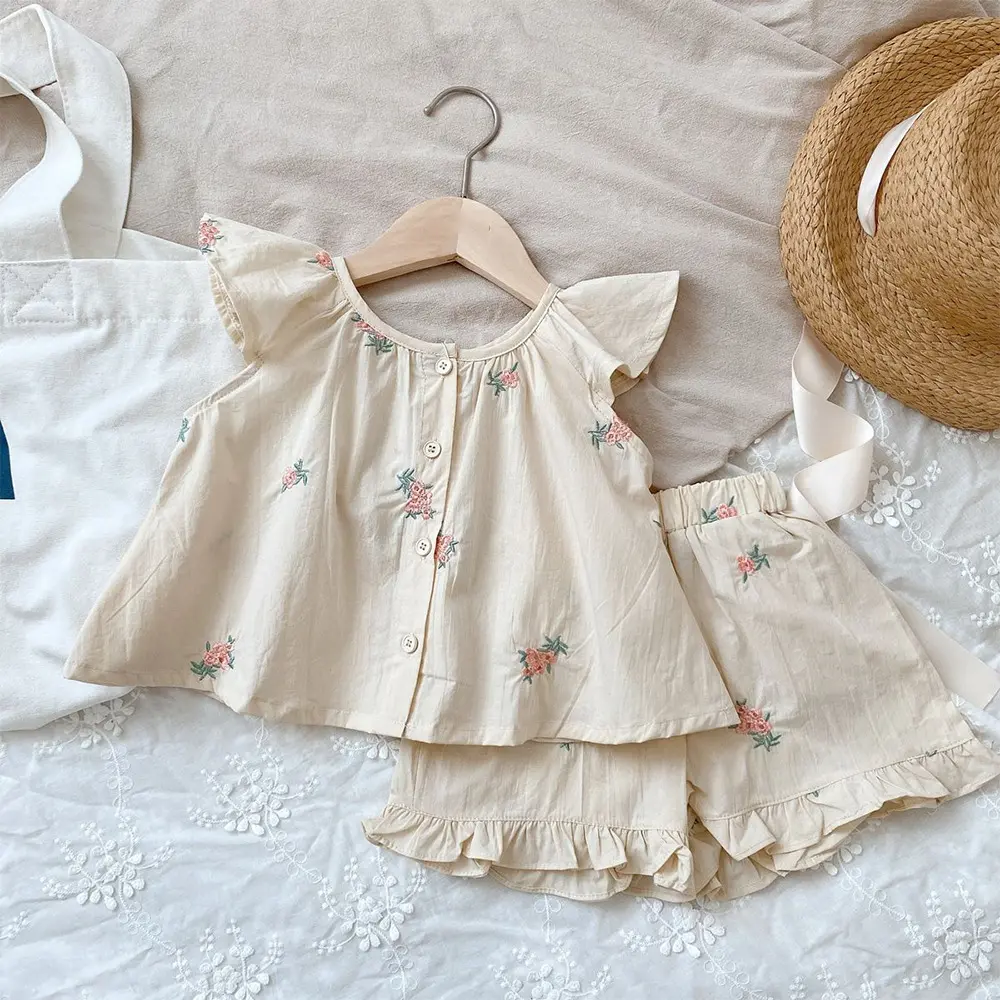 Girls' full-sleeved embroidered flower outfit, children's short-sleeved blouses and shorts set, fashionable item for pre-adolescent girls, comfortable and breathable trendy girls' clothing, girl's clothing, girls' sets, teenage girls' clothing