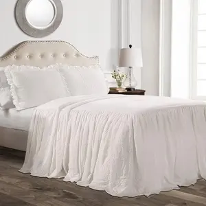 Ruffle Skirt Bedspread Set 3-Piece Luxurious Farmhouse Bedding Elegant Ruffle Detail Timeless Style Soft Lightweight King Size White