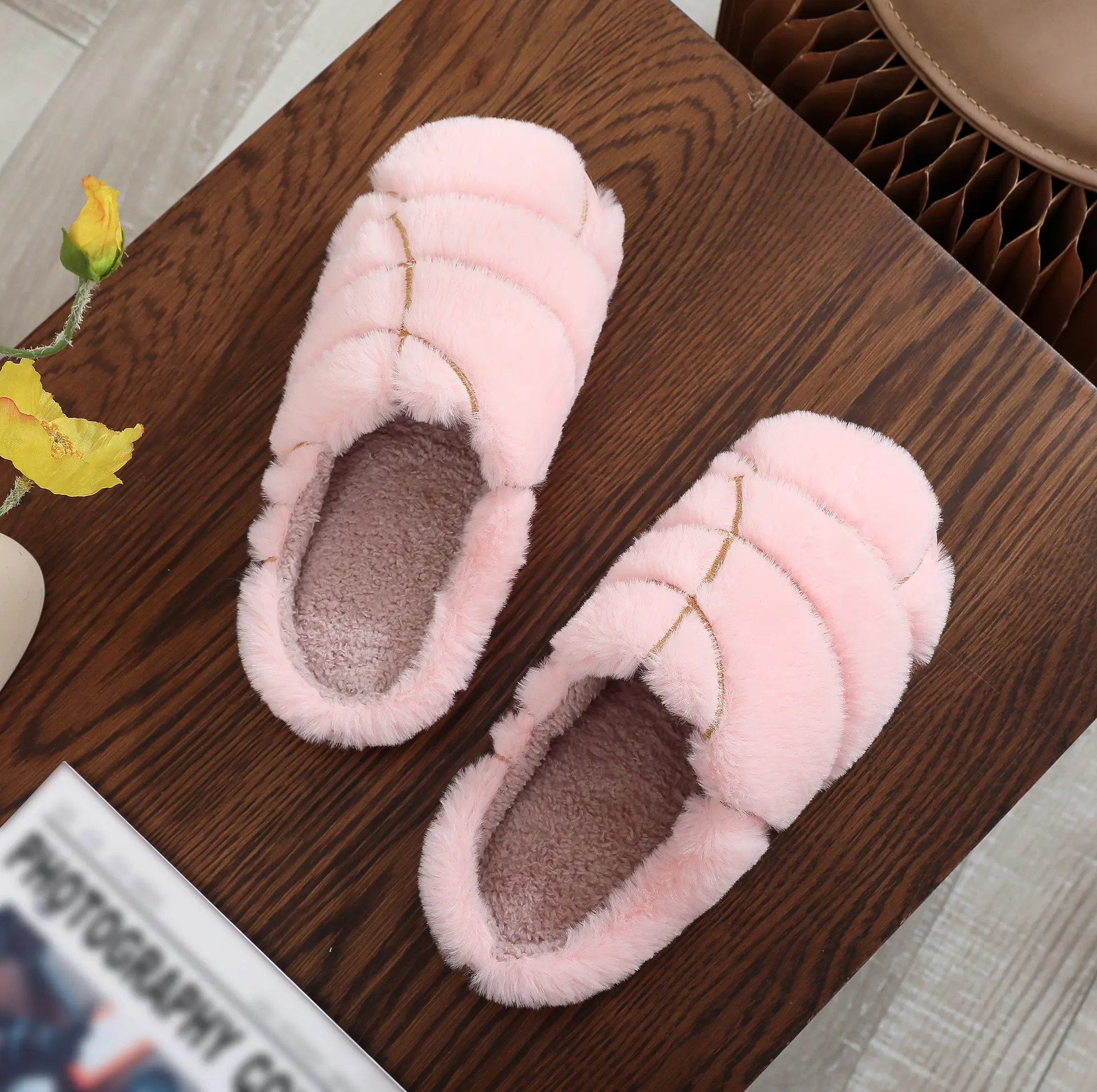 Women's 2026 Concha-Shaped Plush Outdoor Slide Slippers - Warm, Soft Cushioned Winter Walking Shoes, Casual Slip-On Footwear for Indoor-Outdoor Use