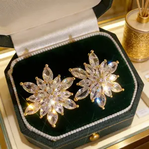 Women's Snowflake Rhinestone Stud Earrings! Elegant Exquisite High Quality Party Daily Fashion Jewelry