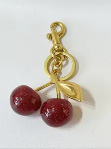 Bag charm keychain, Trendy cute keychain, Bling bling keychains, with a resin pendant, hand-strung beads, customisable alloy C-shaped hook clasp suitable for ladies' wallets and bags, perfect gift for friends and couples, Valentine's Day gift