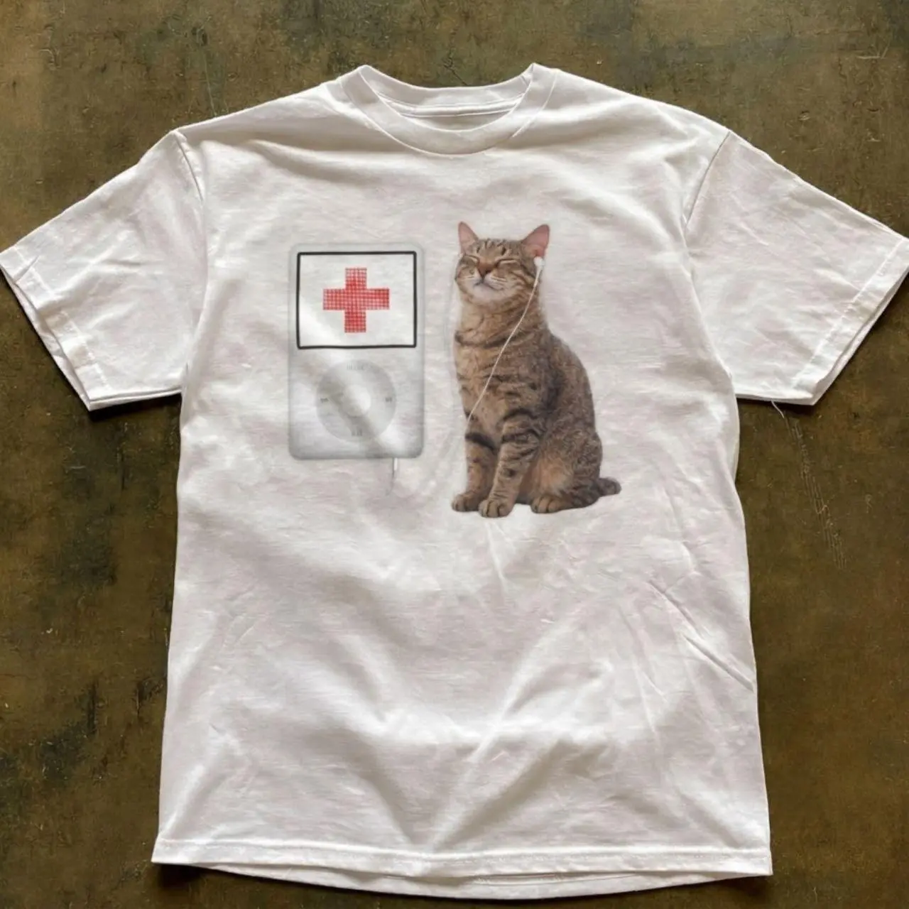 Gildan Men's and Women's T-shirt, Cat Listening To 2hollis Graphic Tee, Unisex T-shirt, Gift T-shirt, Y2k Unisex Graphic Tees Gothic Grunge Emo Scene Amity Affliction Style Clothes Menswear Womenswear Streetwear