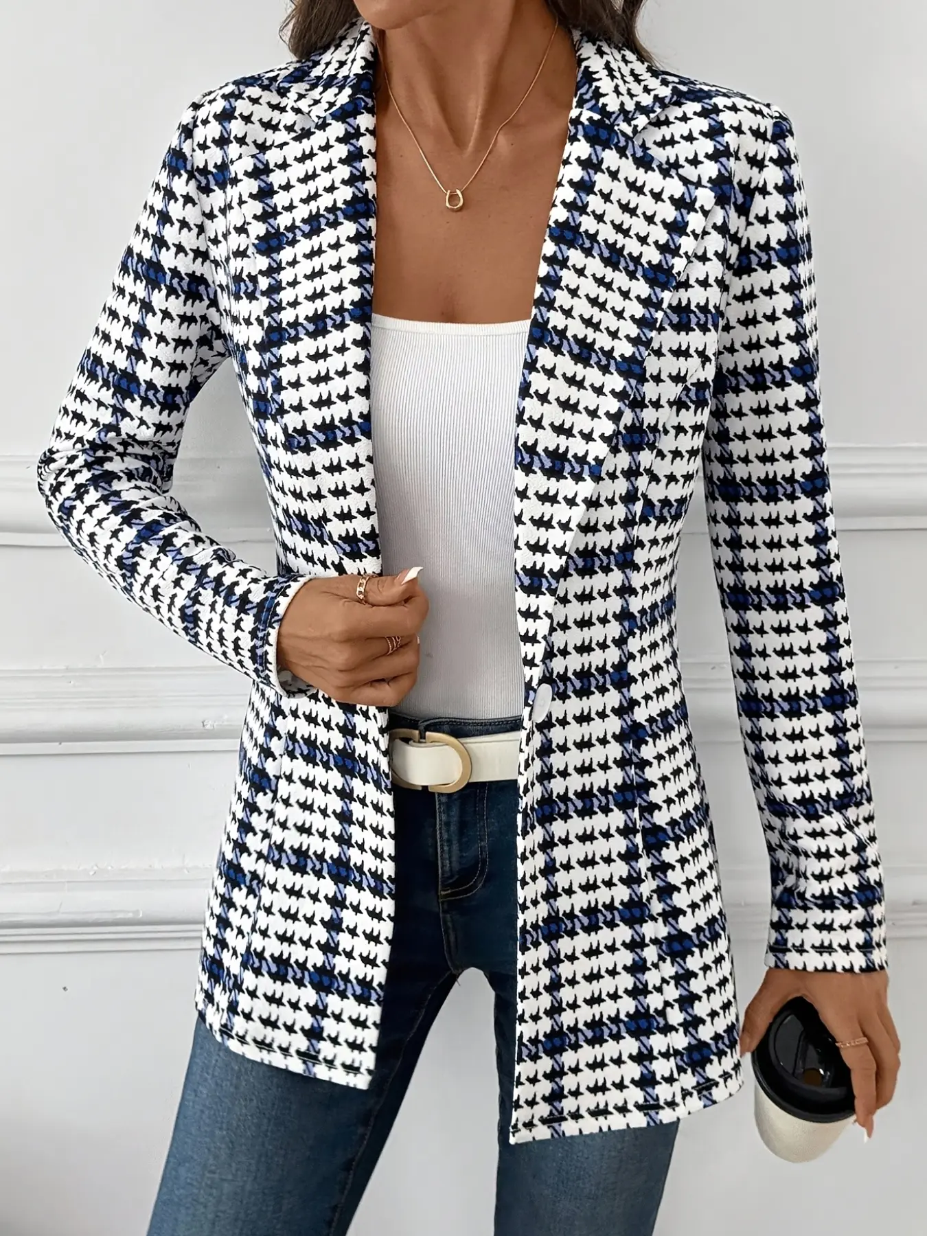 A Lady blue and white herringbone long sleeved suit jacket, Casual blazer for women, Blazer Jackets, Work Office Jacket, with a classic herringbone pattern that looks slim and suitable for commuting to work, Womenswear