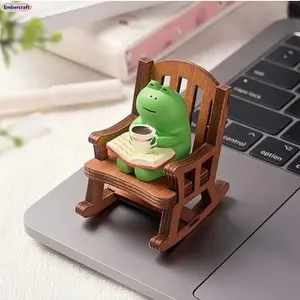 Cute Frog Figurine – Funny Desk Decor Ornament-Adorable Frog Garden Statue on a Lounger - Frog-Themed Patio Decor, Versatile Indoor/Outdoor Garden Ornament, Ideal Gift for Halloween & Christmas - Decorative Garden Sculpture & Figurine