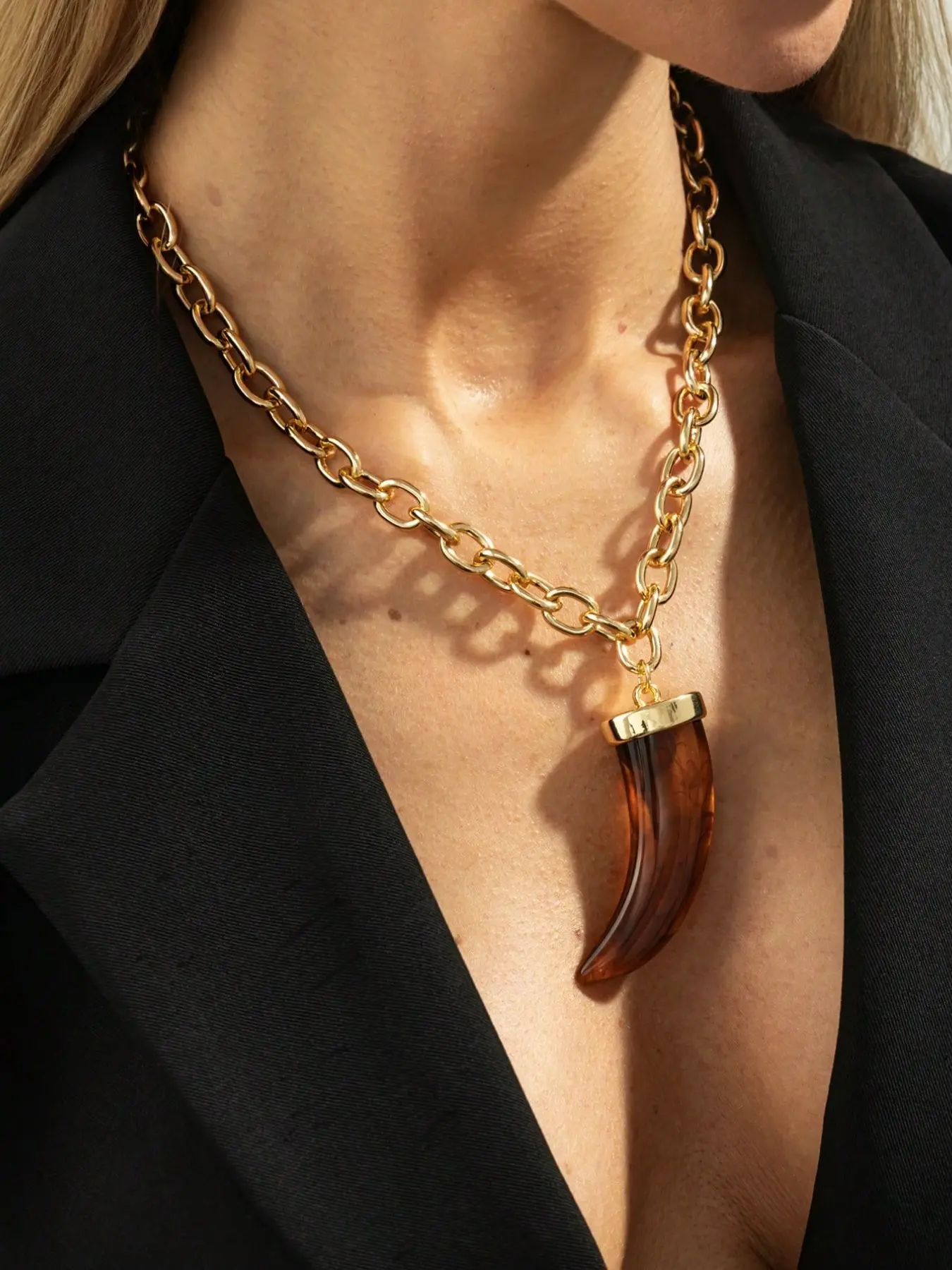 Street Style Exaggerated Amber Tooth Pendant Necklace Amber Necklaces - Bohemian Chunky Chain Bold Statement Accessory For Women Gift Ready Alloy Chains Necklets