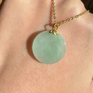 Jadeite Jade disc pendant 18k gold