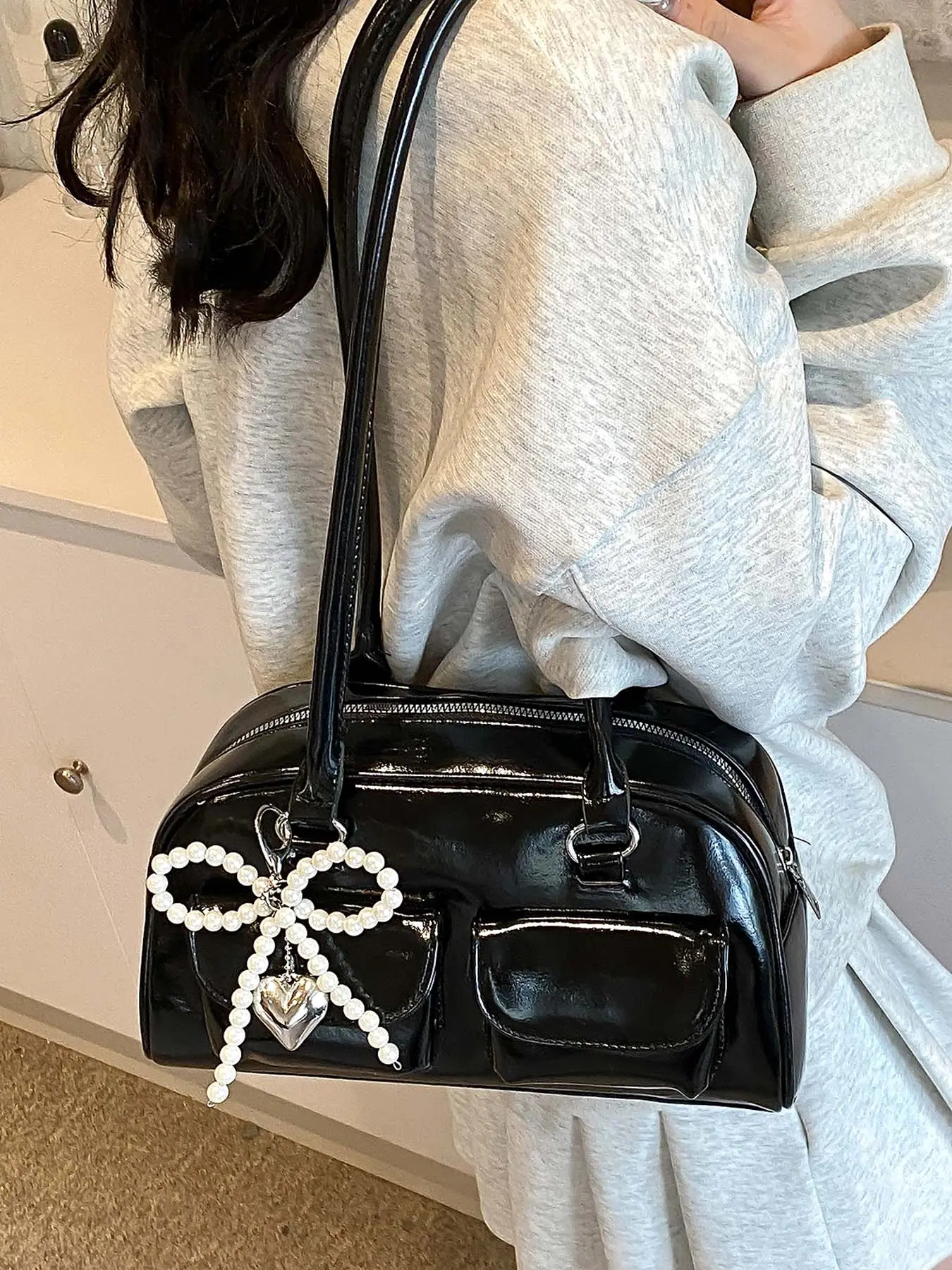 Simple classic handbag, Vintage shoulder bag, pearl bow heart pendant, retro sweet heart pendant small square bag, exquisite, versatile with multiple colors to choose from, suitable for daily commuting, shopping, Casual Trendy Purse