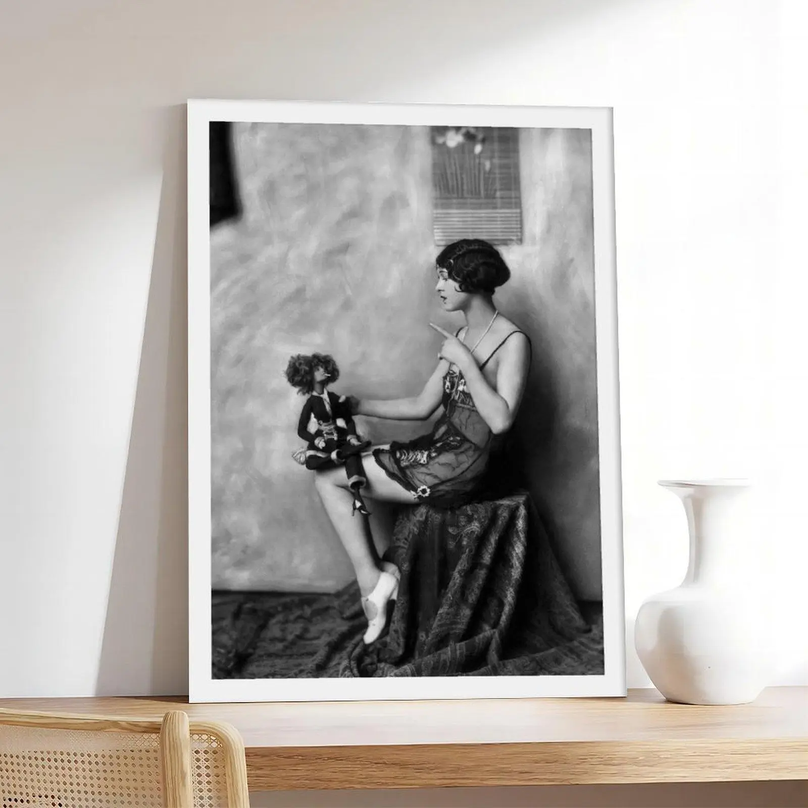 1920s Flapper Girl & Vintage Model Doll Couple Artistic Poster Print - Unframed, Minimalist, Warm Wall Decoration, Aesthetic Look Home Decor Gift for Bedroom, Office