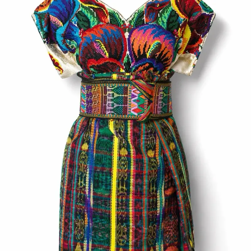 Guatemalan Hand-Embroidered Artisanal Traditional Dress cuatro varas de Corte faja Blusa, hecho a mano de cruceta