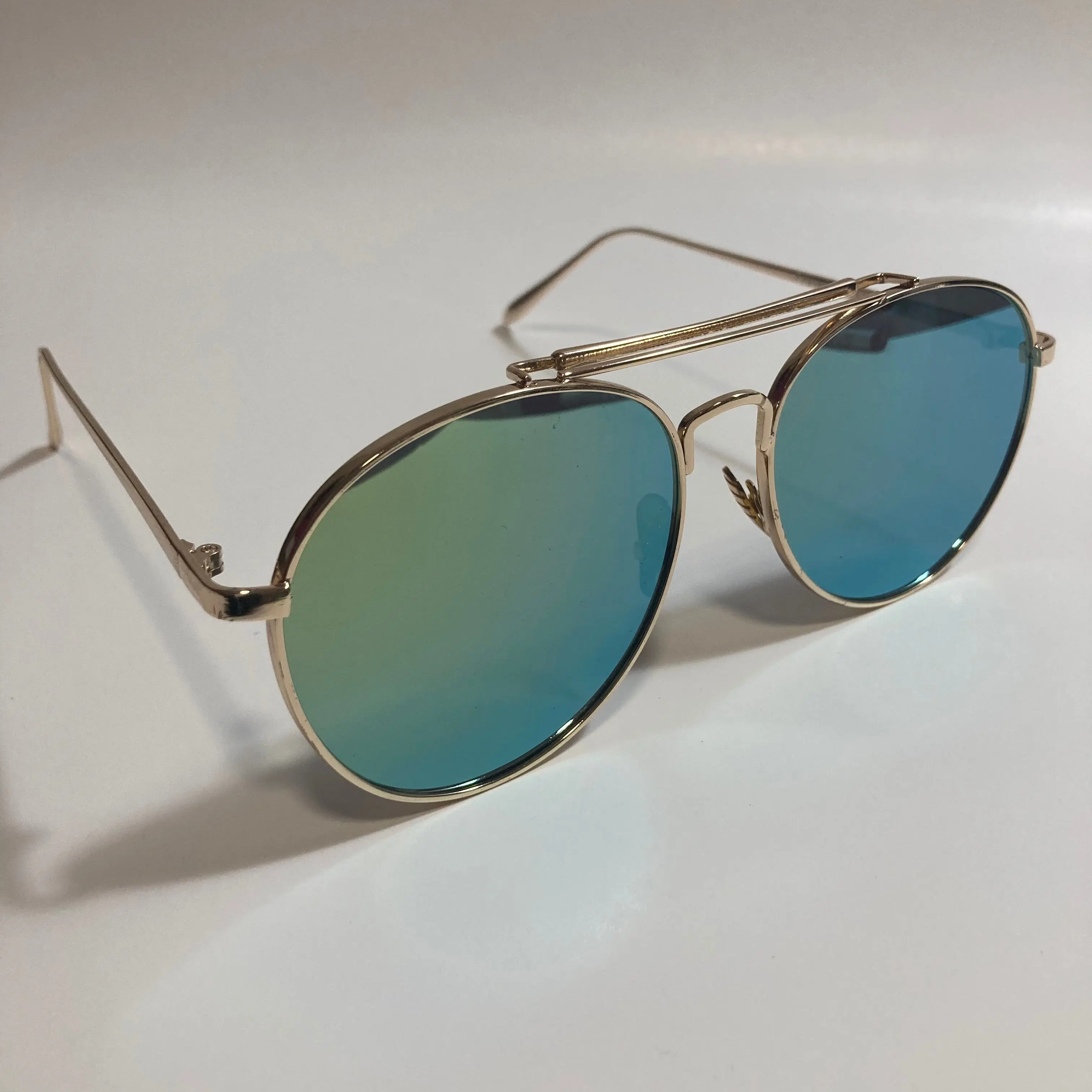 The Vibe Mirrored Aviator Sunglasses with Metal Frame x Available in Five Colors