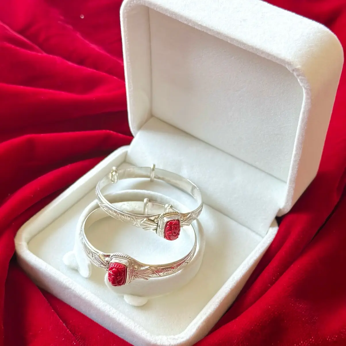 Adjustable Silver Bangles with Ganesh Gemstone Adjustable Silver Bangles with Ganesh Gemstone
