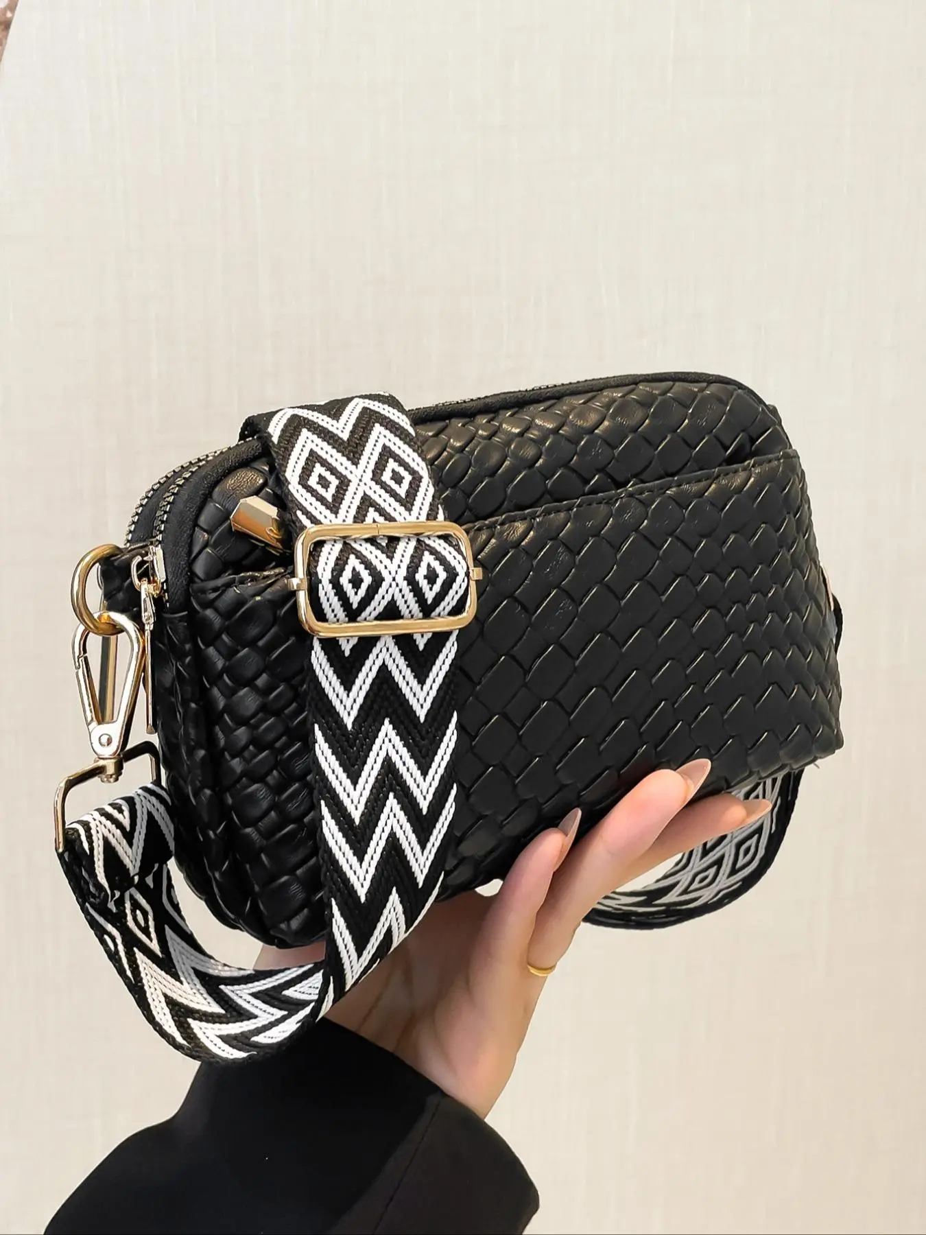 Valentine's Day solid color woven pattern women's casual bag, Crossbody Bag, Casual Crossbody Bags, simple, suitable for daily occasions