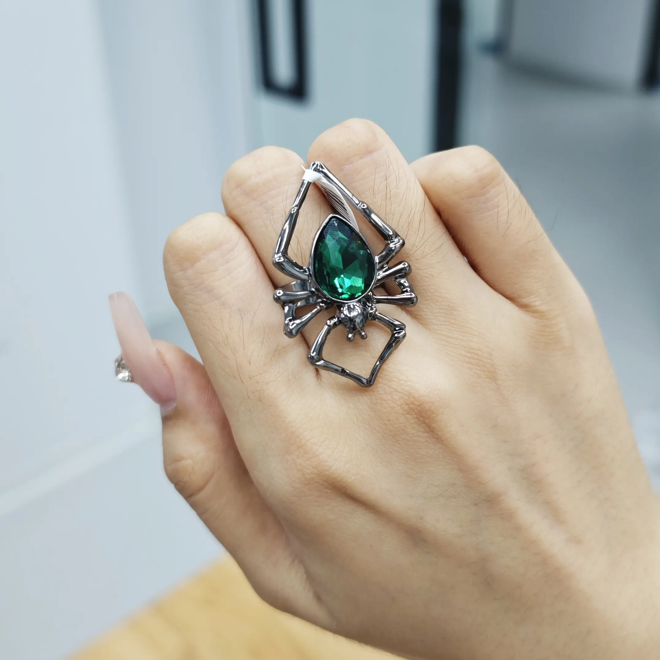 Lvy(17377)gc.Gothic Spider Ring with Emerald Stone