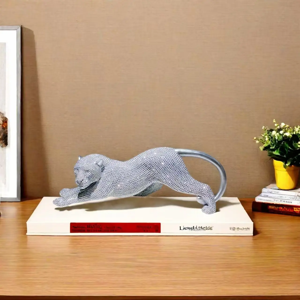 Modern Elegant Silver Leopard Statue, Figurines, Resin Art Decoration, Modern Home Decoration, Lifelike Animal Sculpture, Decorative Statues, Decorative Sculptures for Living Room, Office, Wine Cabinet, Shelf Decor, Modern Decorations