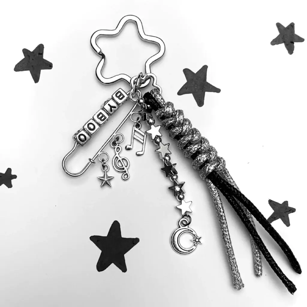 [NEW] Silver Bloom Keychain – Sparkling Flower Charm Bag Keychain with Custom Name