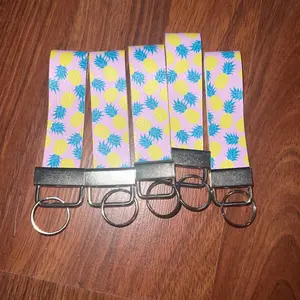 Pineapple keychain holder