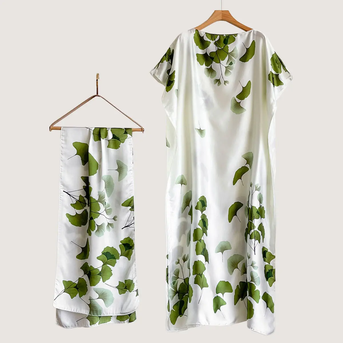 16  Leaves green and white