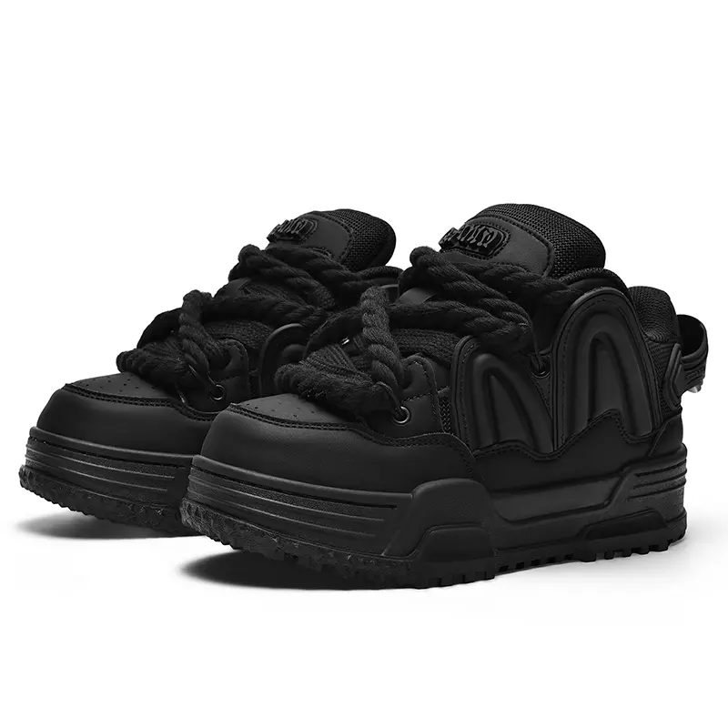 Q-AND original design sneakers, wide-soled platform shoes, 90s retro style platform sneakers with metal hangtag, comfortable cushioning.