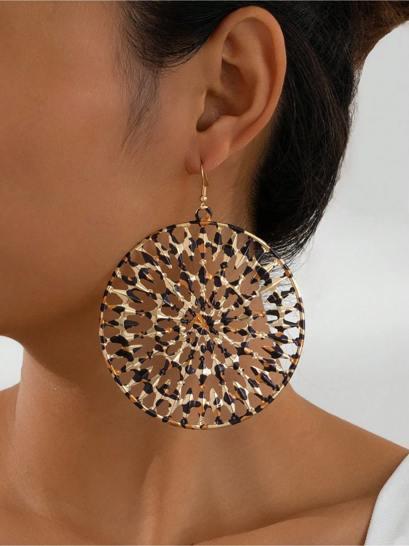 A pair of leopard-print, mesh earrings with an exaggerated yet stylish and minimalist design, perfect for the INS style, Leopard Print Statement Earrings, Versatile Earrings, Dangling Earrings, Casual Trendy Jewelry, Fashion Dangle Earrings