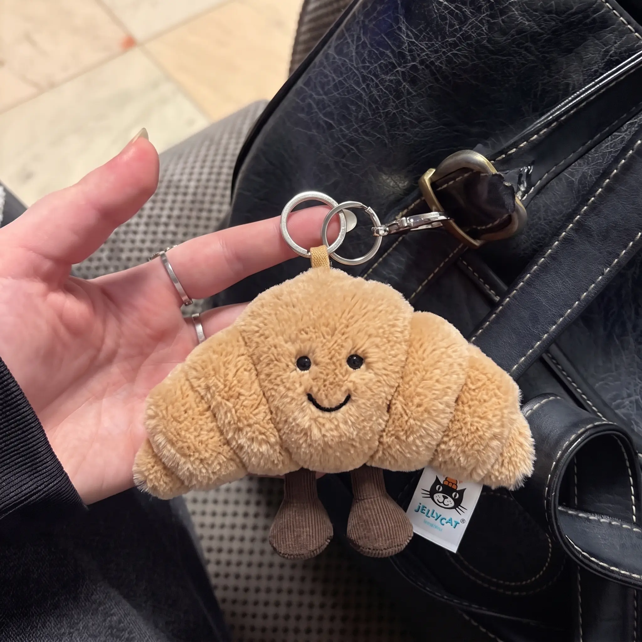 JELLY CAT Croissant Plush Bag Charm - Cute Soft Keychain, Women's Croissant Bag Accessory, Sun Accessory, Cloud-Themed Fashion Costume Jewelry Gift