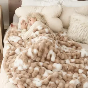 ORHOPUI Weighted Faux Rabbit Fur Queen Blanket for Bed, Thick & Warm Bed Blankets for Winter, Soft Cozy Fluffy Decorative Blankets for Living Room, Bedroom, Heavy Furry Luxury Christmas Blanket Gifts for Sofa Soft Warm Throw