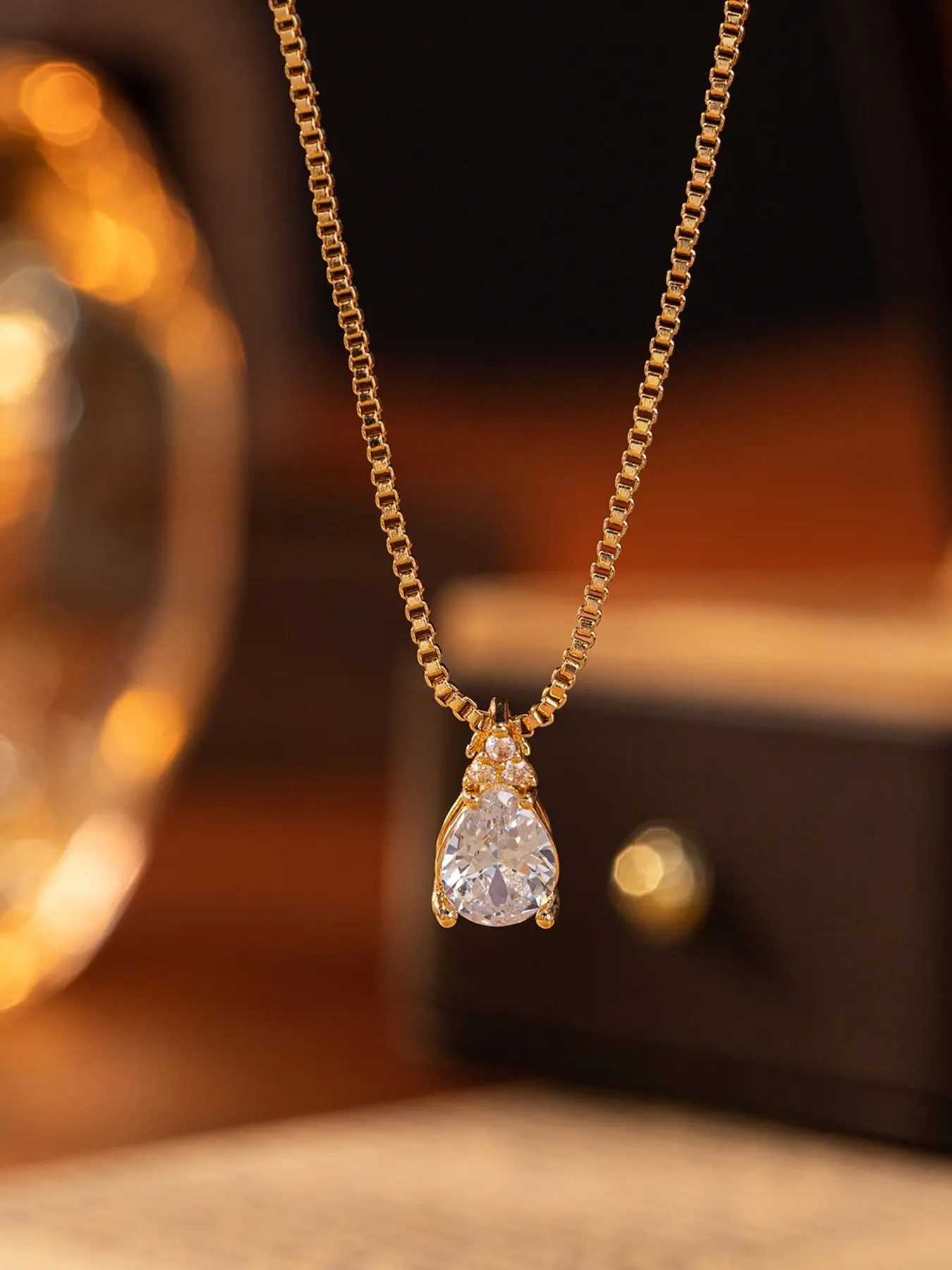 New Elegant Waterdrop Shape Zircon Pendant Necklace, Vintage Geometric Design, Stainless Steel Chain, Casual Fashion Jewelry for Women, Decorative Necklace
