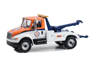International Durastar 4400 Tow Truck - Gulf Oil That Good Gulf Gasoline Diecast 1:64 Model - Greenlight 30471