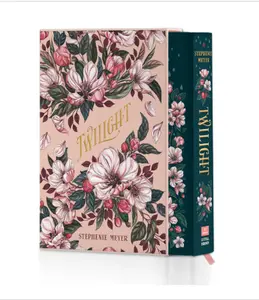 Twilight: Deluxe Collector’s Edition (The Twilight Saga) - Hardcover