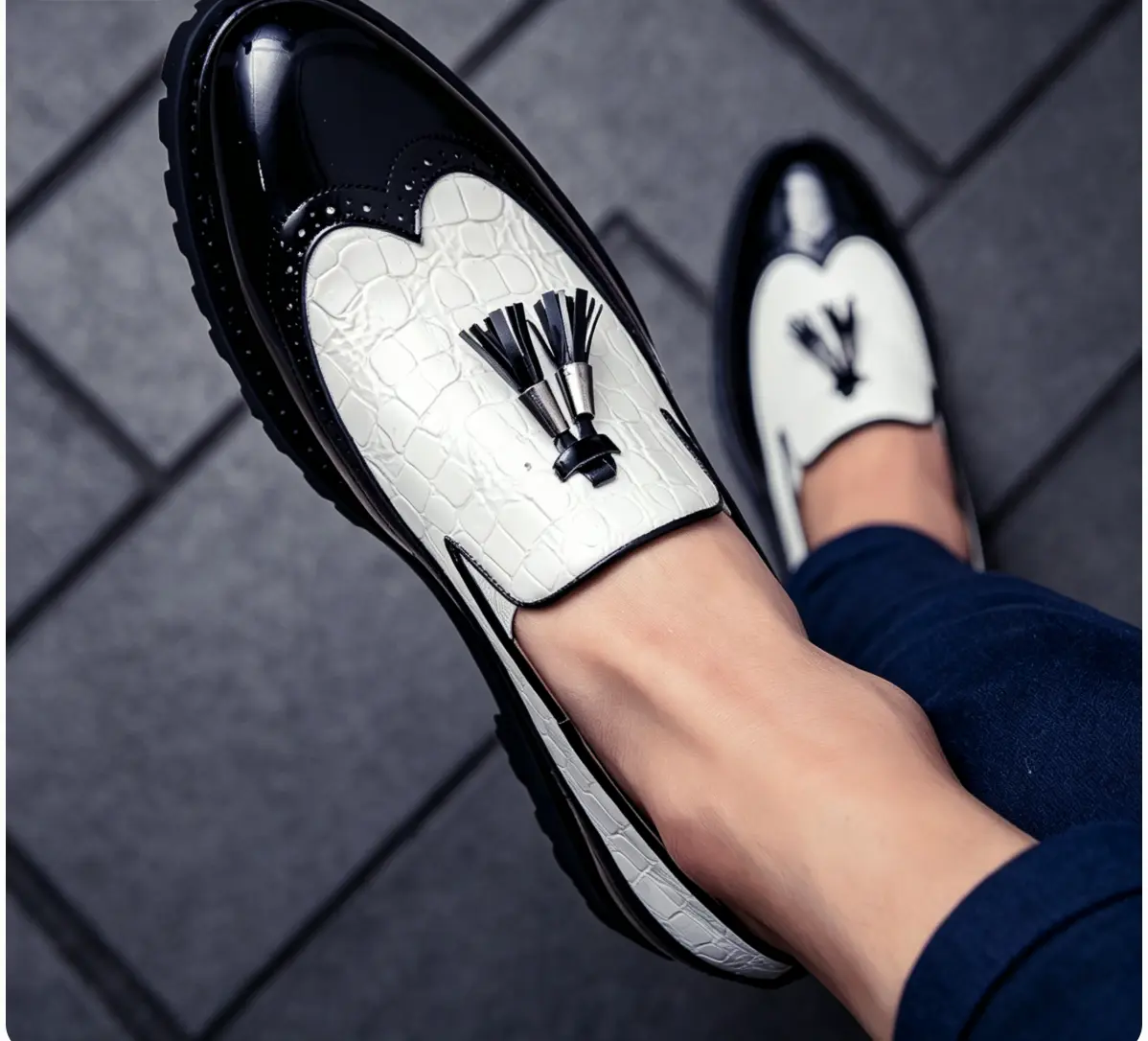 Men’s retro wing-pattern tassel brogue slip-on dress shoes — fashionable low-cut, breathable leather dress shoes in a shade; comfortable, non-slip men’s shoes for business, weddings, and banquets.