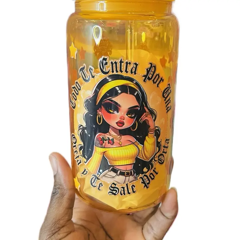 Yellow Glass Cup 16oz - Decorative Design with Text "Código Le Entrada Por Día" and "Código Le Sale Por Día" - Drinkware, Mug