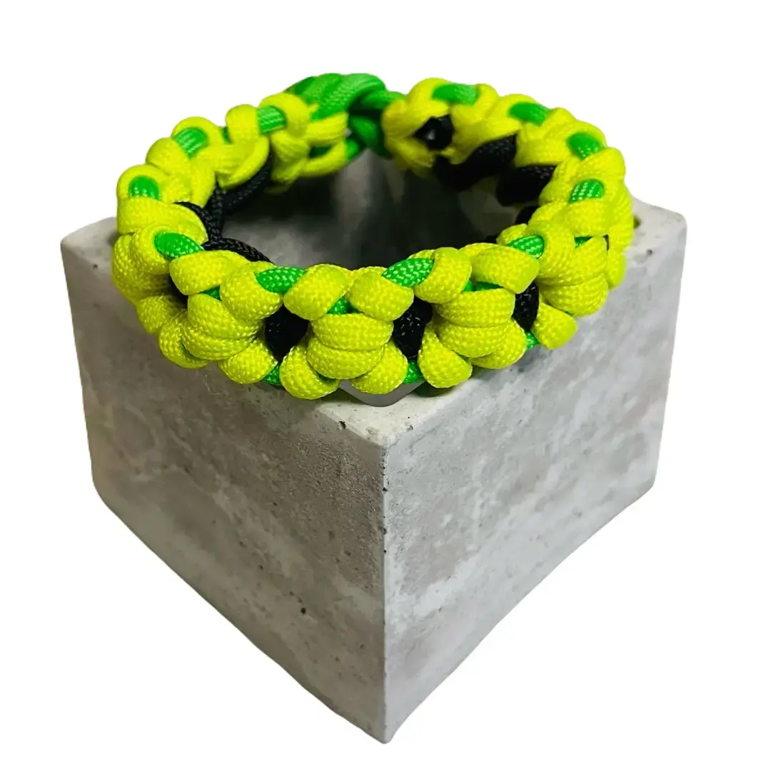 Sunflower Style Paracord Bracelet with Adjustable Knot Design