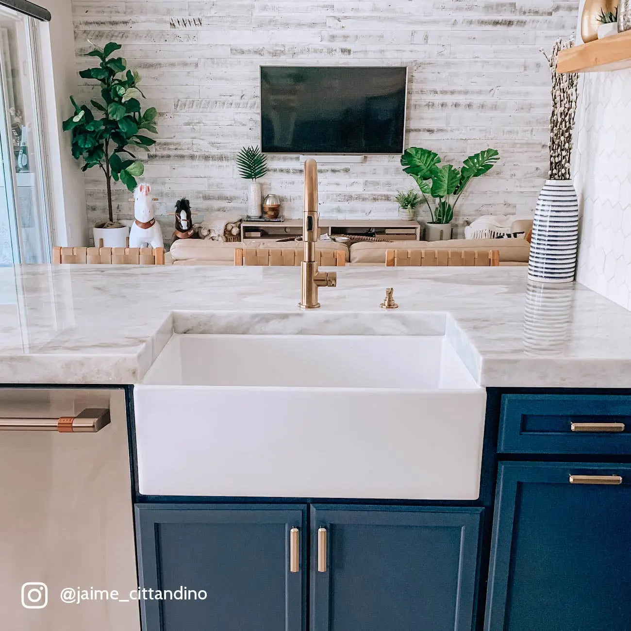 Bathroom 30-Inch Reversible White Fireclay Farmhouse Sink