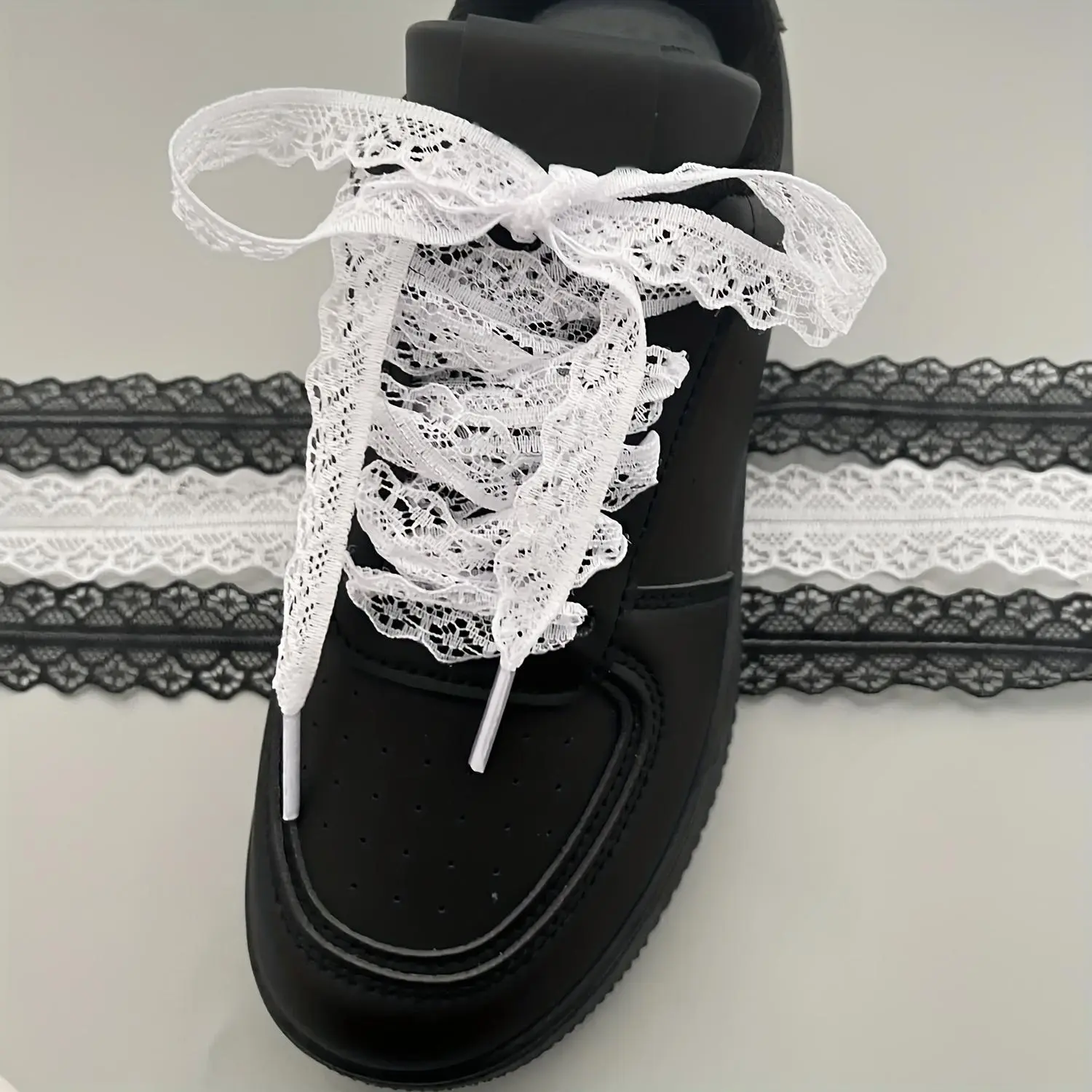 1set Lace Shoelaces - Black And White Two-color Lace Shoelaces - For Sneakers & Sports Shoes - Suitable for Everyday Wear