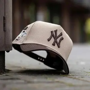 9FORTY New York Yankees 1999 World Series Side Patch Cap – Cream & Black Adjustable Hat with Red NY Logo