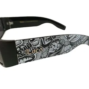 8loc9006 Sunglasses with Black Frame and Unique Graphic Design